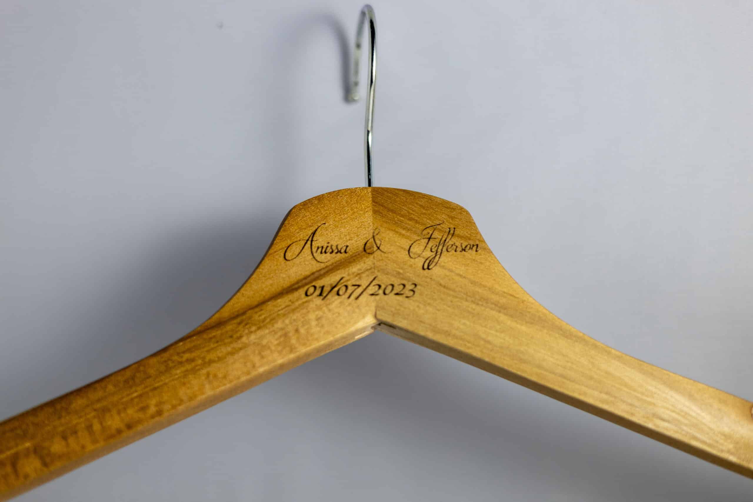 gravure sur bois image représentant une gravure sur bois comme décoration de mariage
